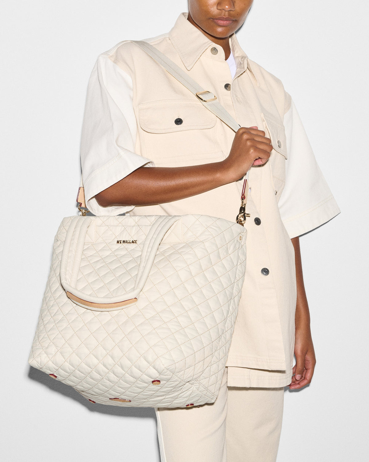 Sandshell Medium Metro Tote Deluxe
